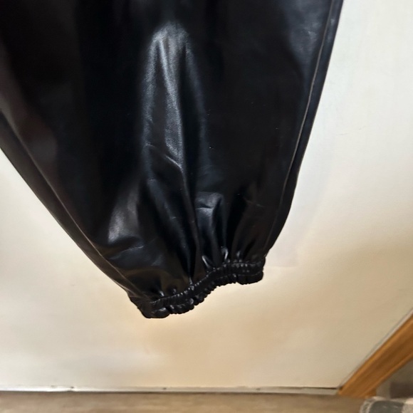 Shein faux leather jogger pants large - Picture 3 of 8